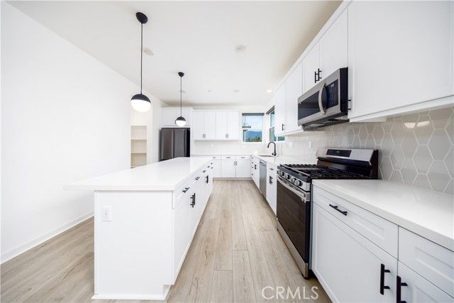 967 N Divino Privado 13, Ontario, CA 91764