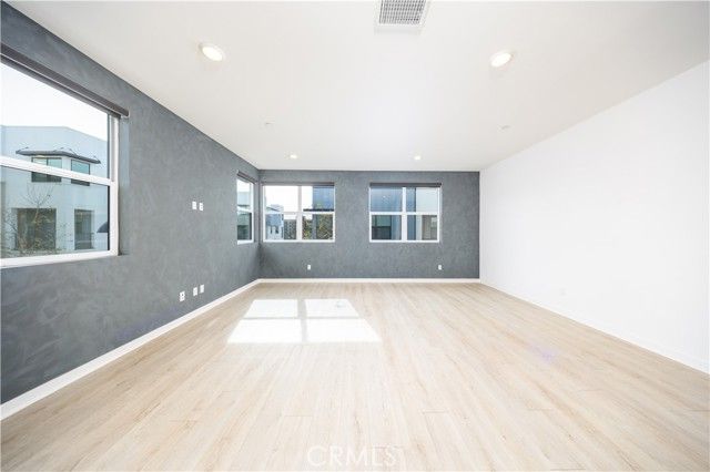 967 N Divino Privado 13, Ontario, CA 91764