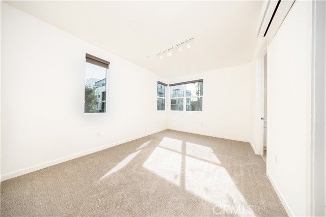 967 N Divino Privado 13, Ontario, CA 91764