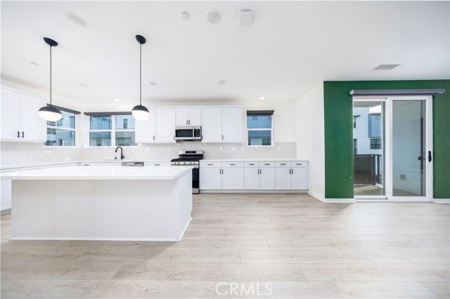 967 N Divino Privado 13, Ontario, CA 91764