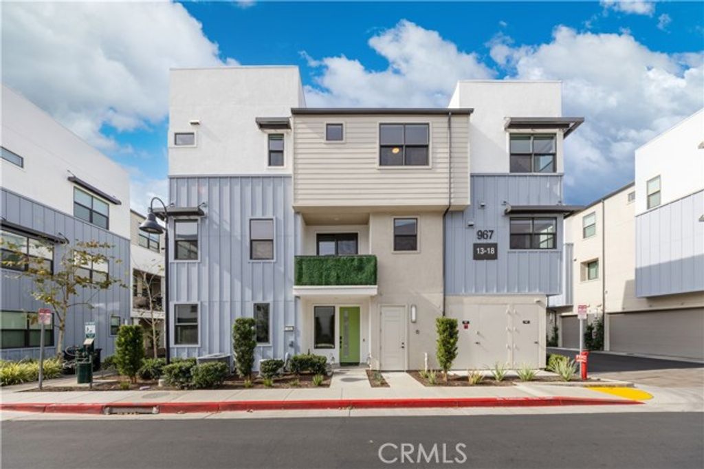 967 N Divino Privado 13, Ontario, CA 91764