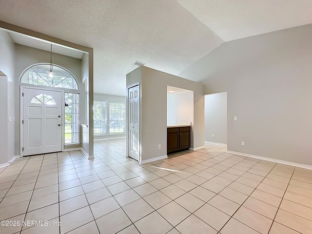 8174 LOCH LOMOND Lane, Jacksonville, FL 32244