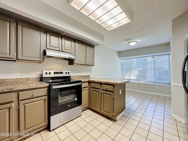 8174 LOCH LOMOND Lane, Jacksonville, FL 32244