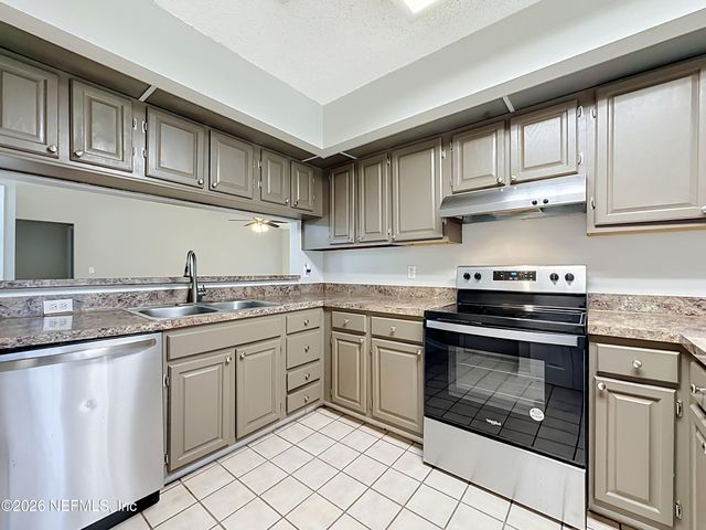8174 LOCH LOMOND Lane, Jacksonville, FL 32244