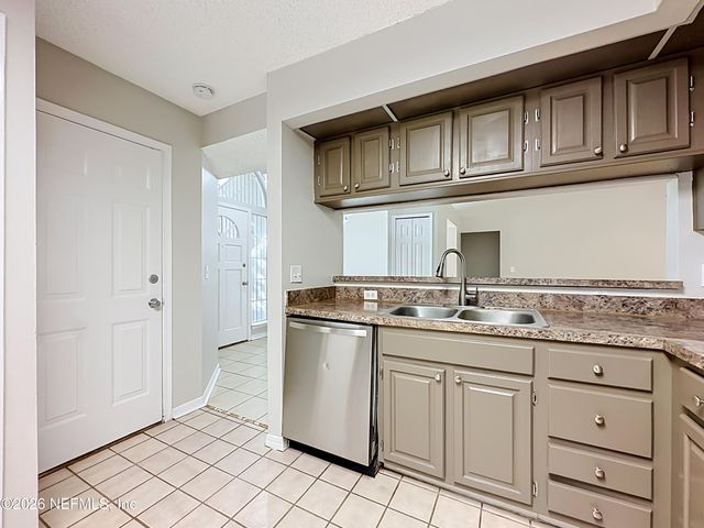 8174 LOCH LOMOND Lane, Jacksonville, FL 32244