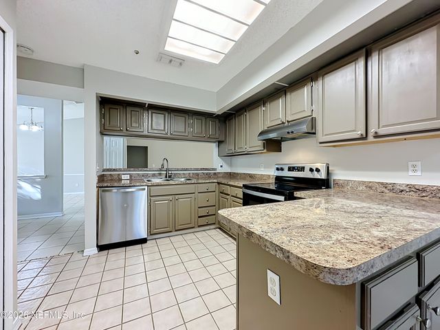 8174 LOCH LOMOND Lane, Jacksonville, FL 32244