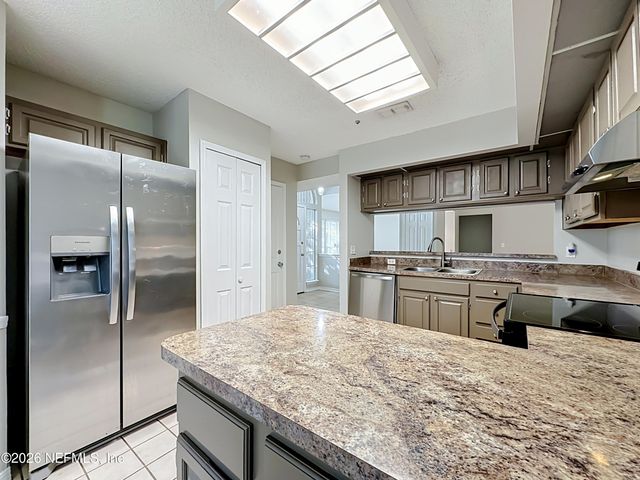 8174 LOCH LOMOND Lane, Jacksonville, FL 32244