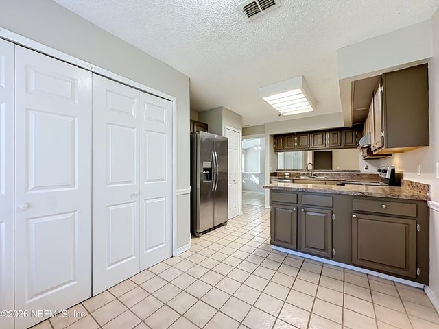 8174 LOCH LOMOND Lane, Jacksonville, FL 32244