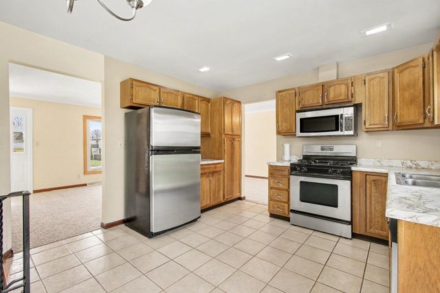 1379 Leeward Road, Crown Point, IN 46307