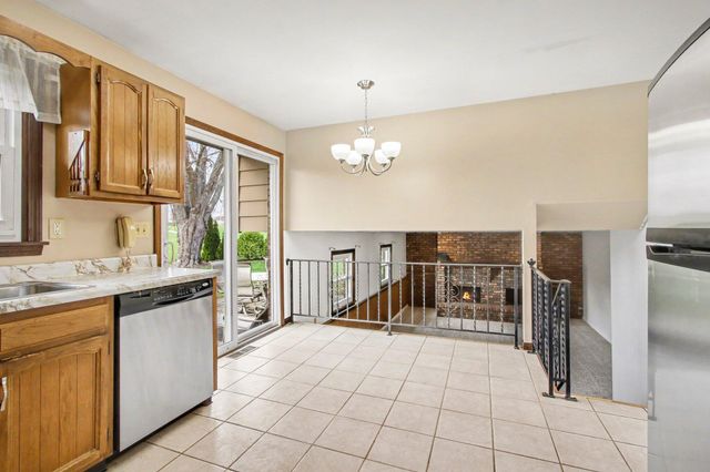 1379 Leeward Road, Crown Point, IN 46307