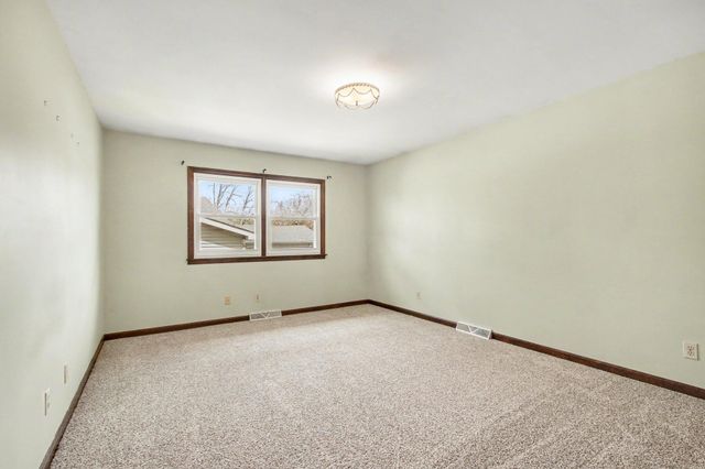 1379 Leeward Road, Crown Point, IN 46307