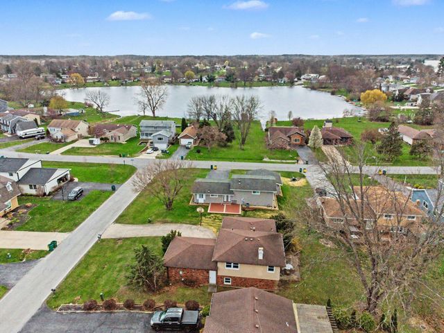 1379 Leeward Road, Crown Point, IN 46307