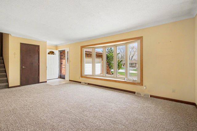 1379 Leeward Road, Crown Point, IN 46307