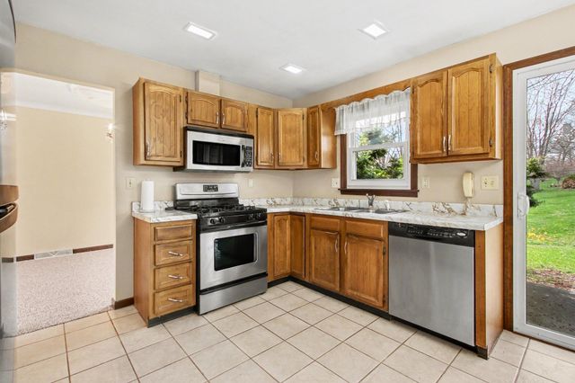 1379 Leeward Road, Crown Point, IN 46307