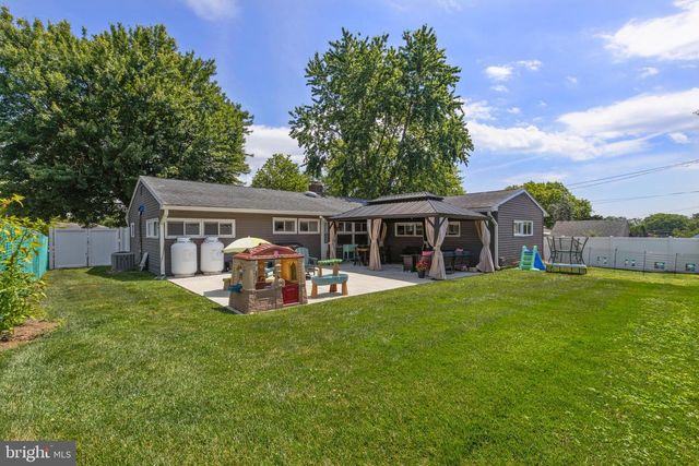 49 MEADOW LN, Levittown, PA 19054