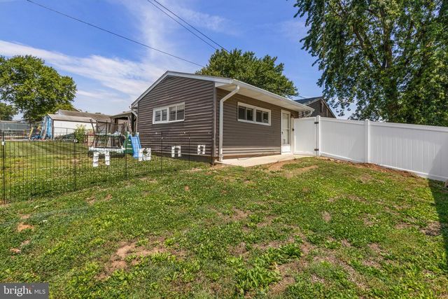 49 MEADOW LN, Levittown, PA 19054