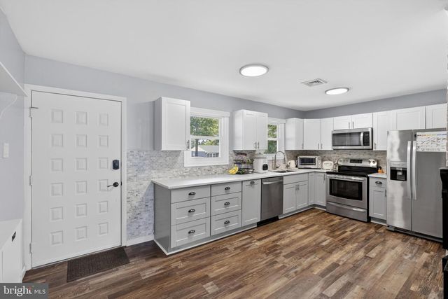 49 MEADOW LN, Levittown, PA 19054