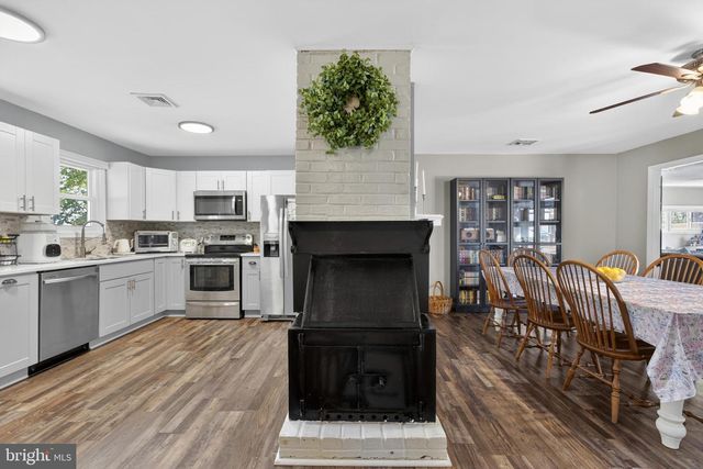 49 MEADOW LN, Levittown, PA 19054
