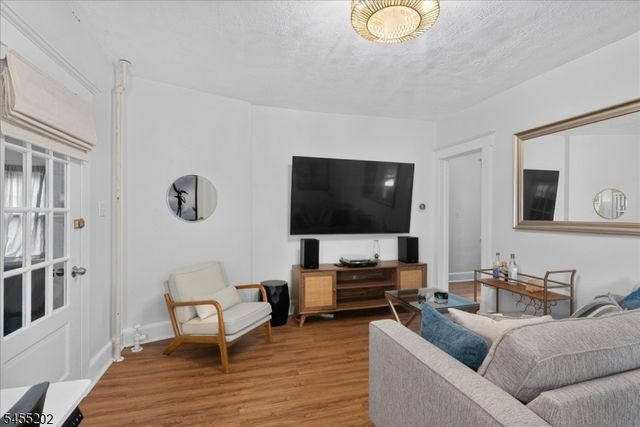 7 Laurel Pl, East Rutherford Boro, NJ 07073