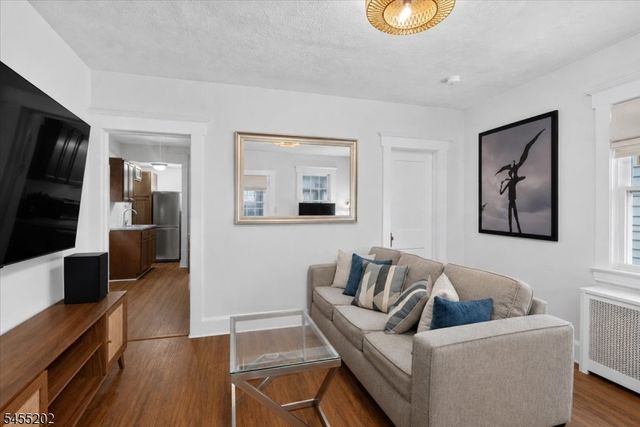 7 Laurel Pl, East Rutherford Boro, NJ 07073