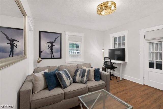 7 Laurel Pl, East Rutherford Boro, NJ 07073