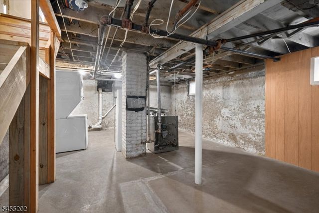 7 Laurel Pl, East Rutherford Boro, NJ 07073