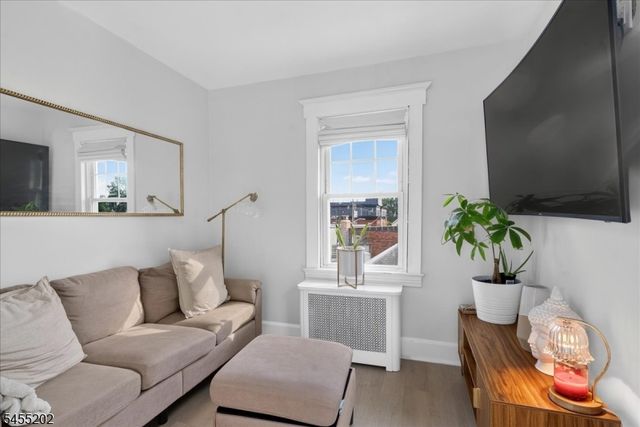 7 Laurel Pl, East Rutherford Boro, NJ 07073