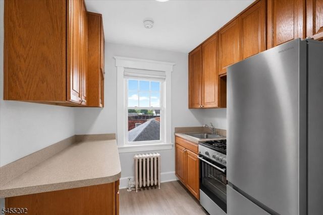 7 Laurel Pl, East Rutherford Boro, NJ 07073