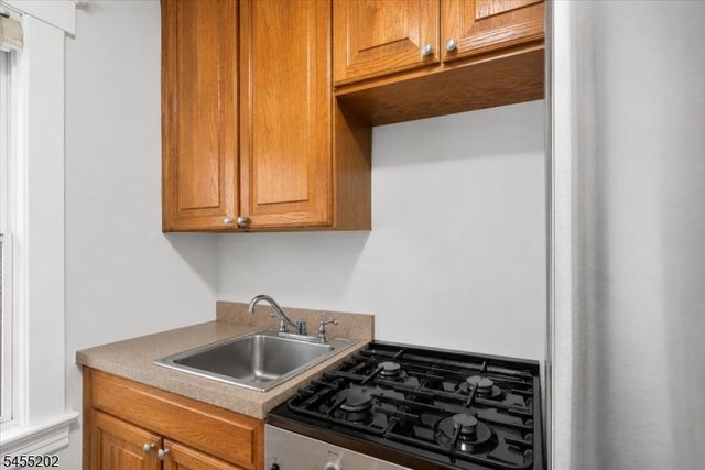 7 Laurel Pl, East Rutherford Boro, NJ 07073