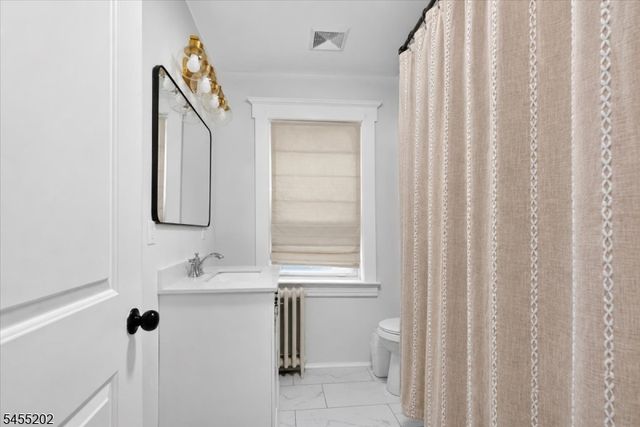 7 Laurel Pl, East Rutherford Boro, NJ 07073