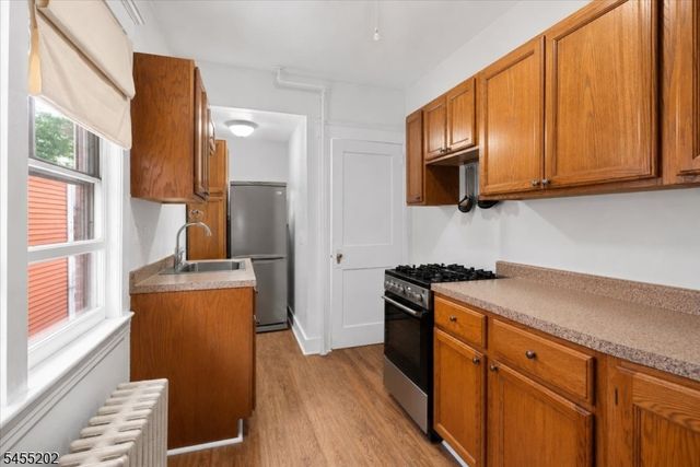 7 Laurel Pl, East Rutherford Boro, NJ 07073