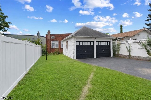 7 Laurel Pl, East Rutherford Boro, NJ 07073