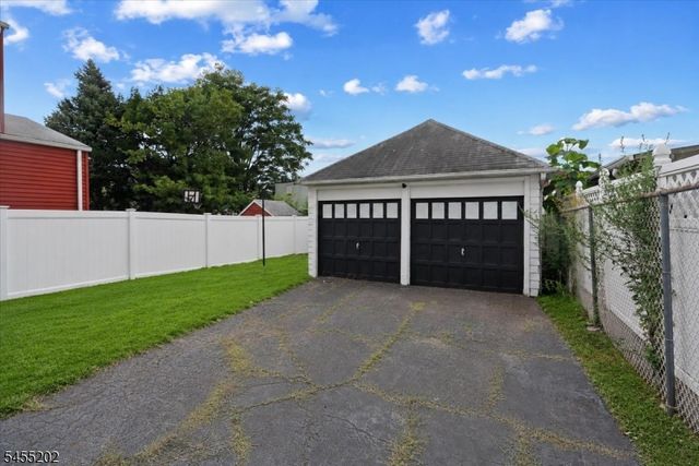 7 Laurel Pl, East Rutherford Boro, NJ 07073