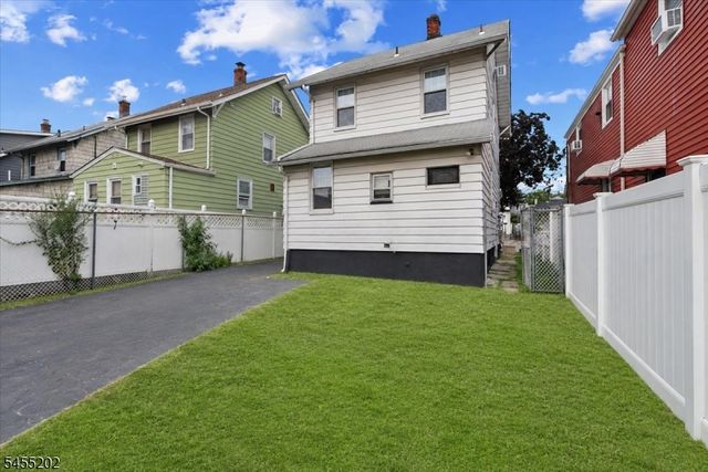 7 Laurel Pl, East Rutherford Boro, NJ 07073