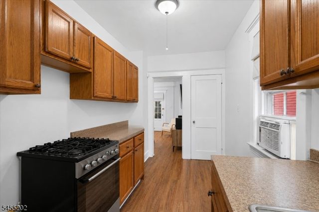 7 Laurel Pl, East Rutherford Boro, NJ 07073