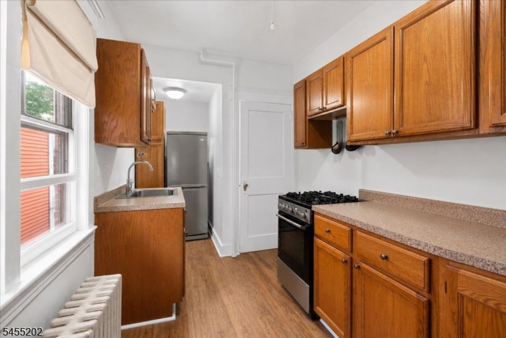 7 Laurel Pl, East Rutherford Boro, NJ 07073 — photo 4
