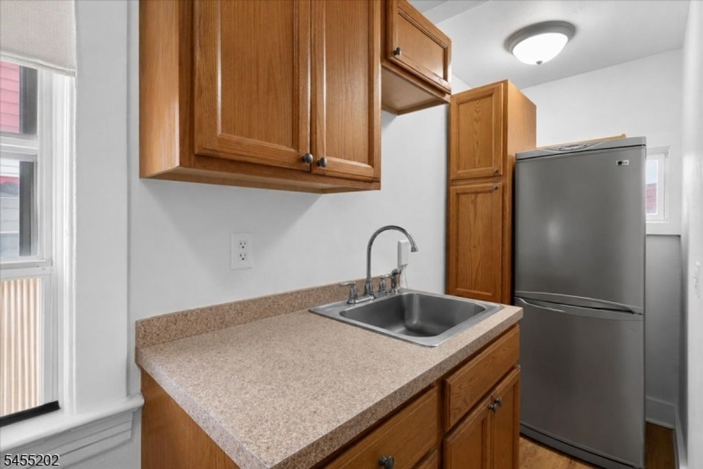 7 Laurel Pl, East Rutherford Boro, NJ 07073 — photo 5