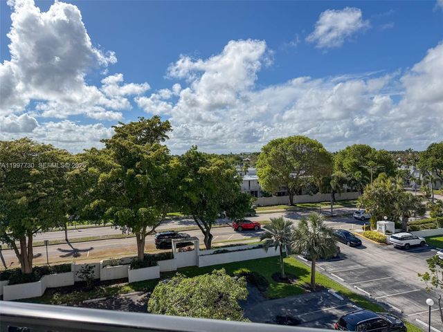 1000 Parkview Dr 531, Hallandale Beach, FL 33009