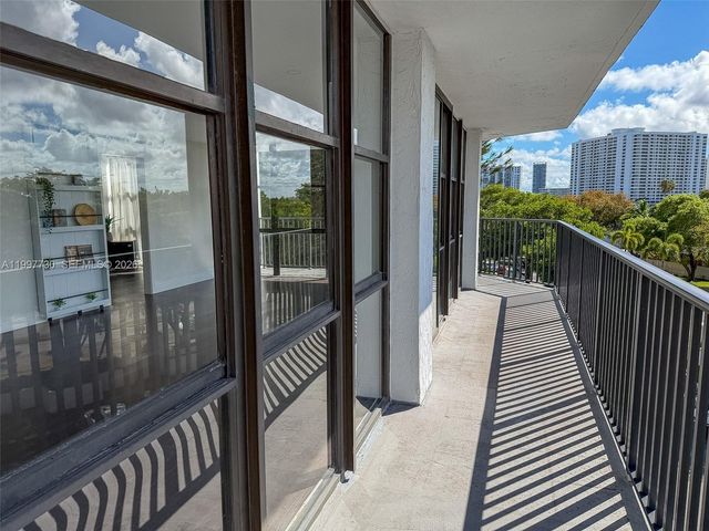 1000 Parkview Dr 531, Hallandale Beach, FL 33009