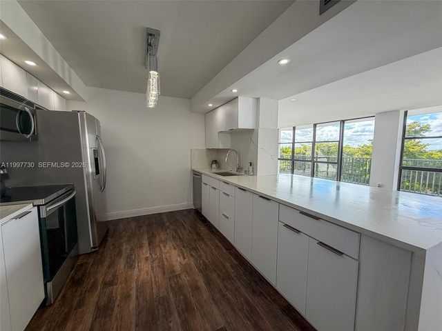 1000 Parkview Dr 531, Hallandale Beach, FL 33009