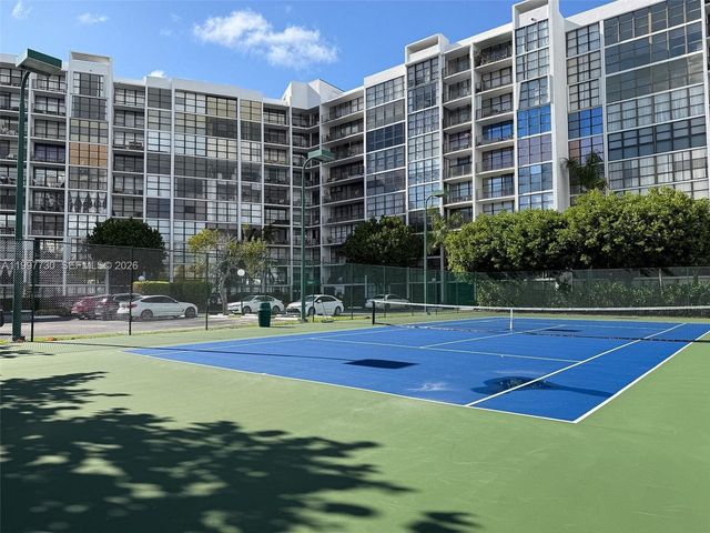 1000 Parkview Dr 531, Hallandale Beach, FL 33009