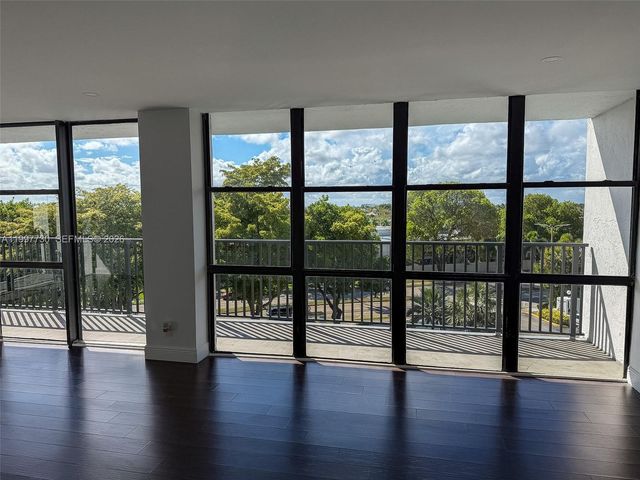 1000 Parkview Dr 531, Hallandale Beach, FL 33009