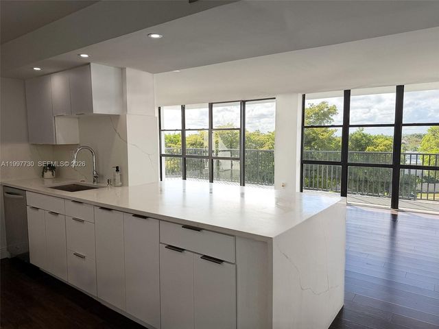 1000 Parkview Dr 531, Hallandale Beach, FL 33009