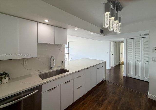 1000 Parkview Dr 531, Hallandale Beach, FL 33009