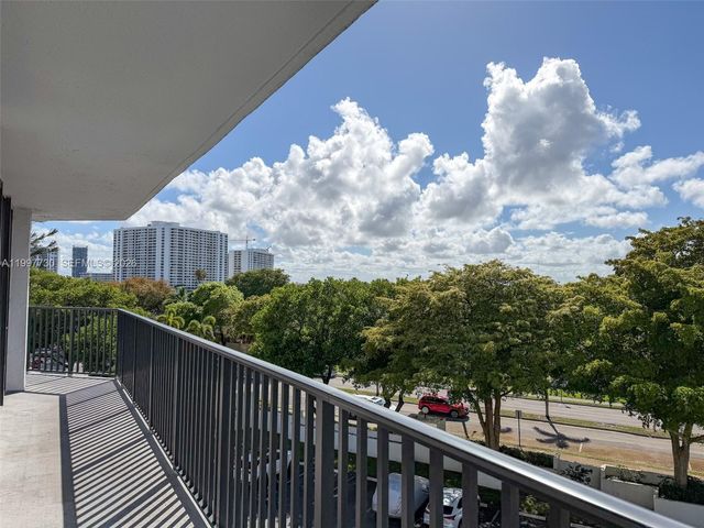 1000 Parkview Dr 531, Hallandale Beach, FL 33009