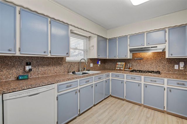 108 Spruce Street, Lake Jackson, TX 77566