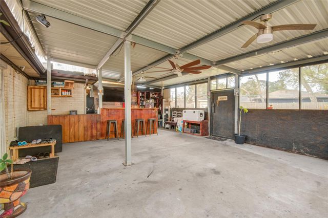 108 Spruce Street, Lake Jackson, TX 77566