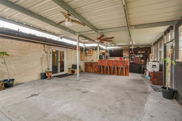 108 Spruce Street, Lake Jackson, TX 77566