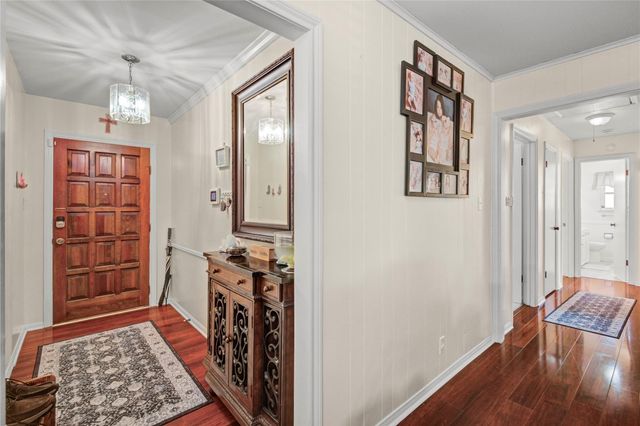 108 Spruce Street, Lake Jackson, TX 77566