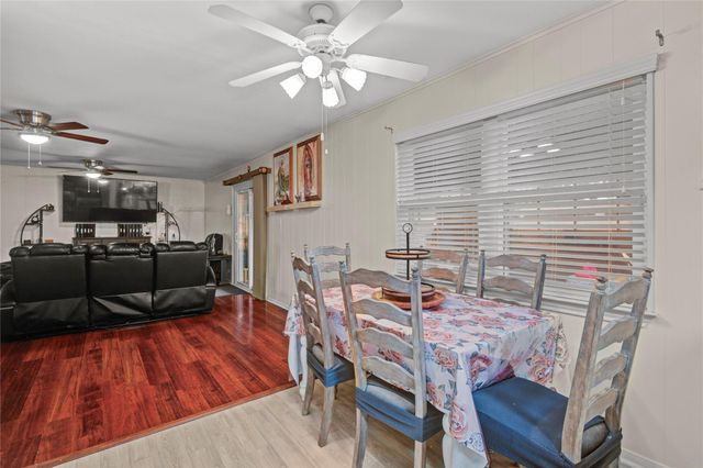 108 Spruce Street, Lake Jackson, TX 77566